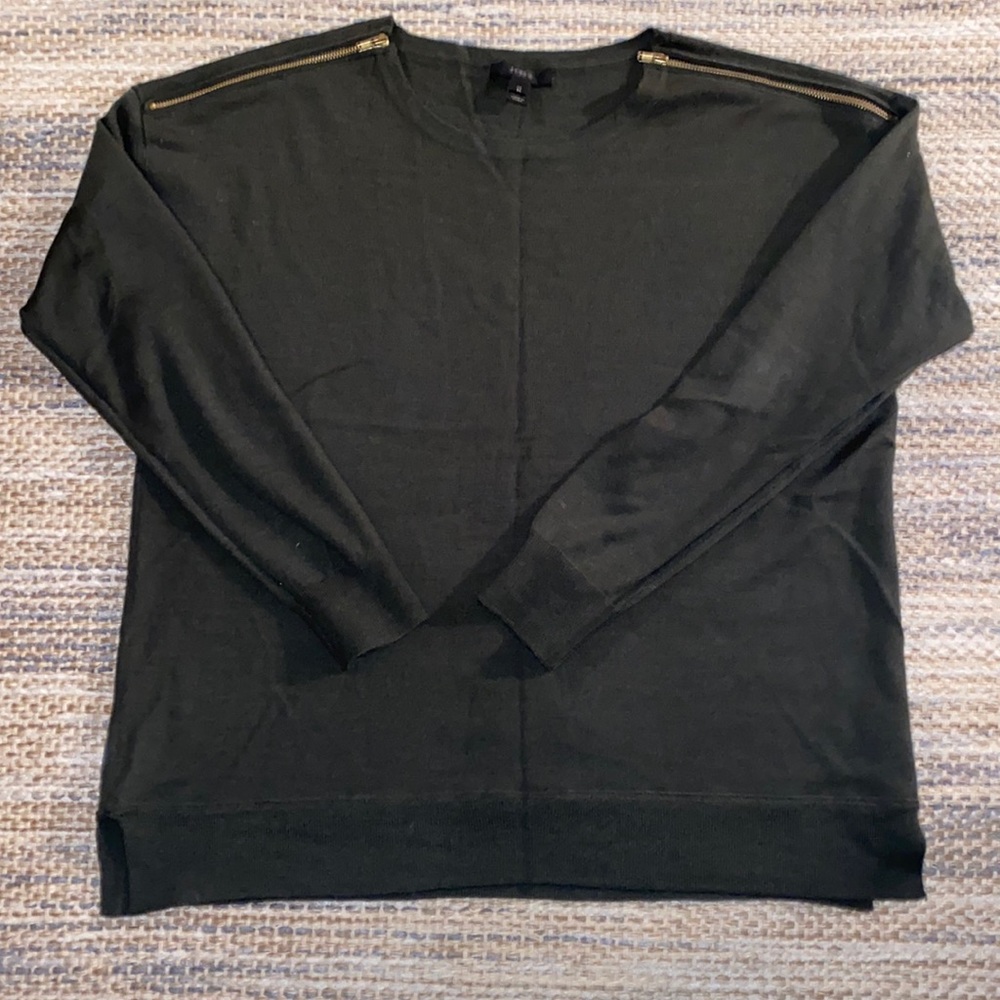 Sexy shoulder zip sweater!